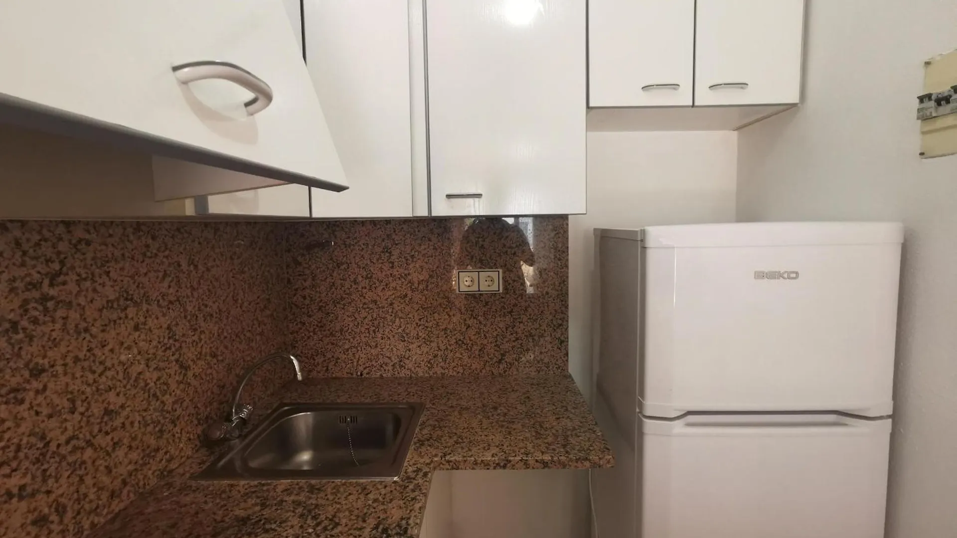 Apartamento Encantador Cerca De La Playa Con Terraza En Llanca, Sant Carles - Es-89-119 Apartmán