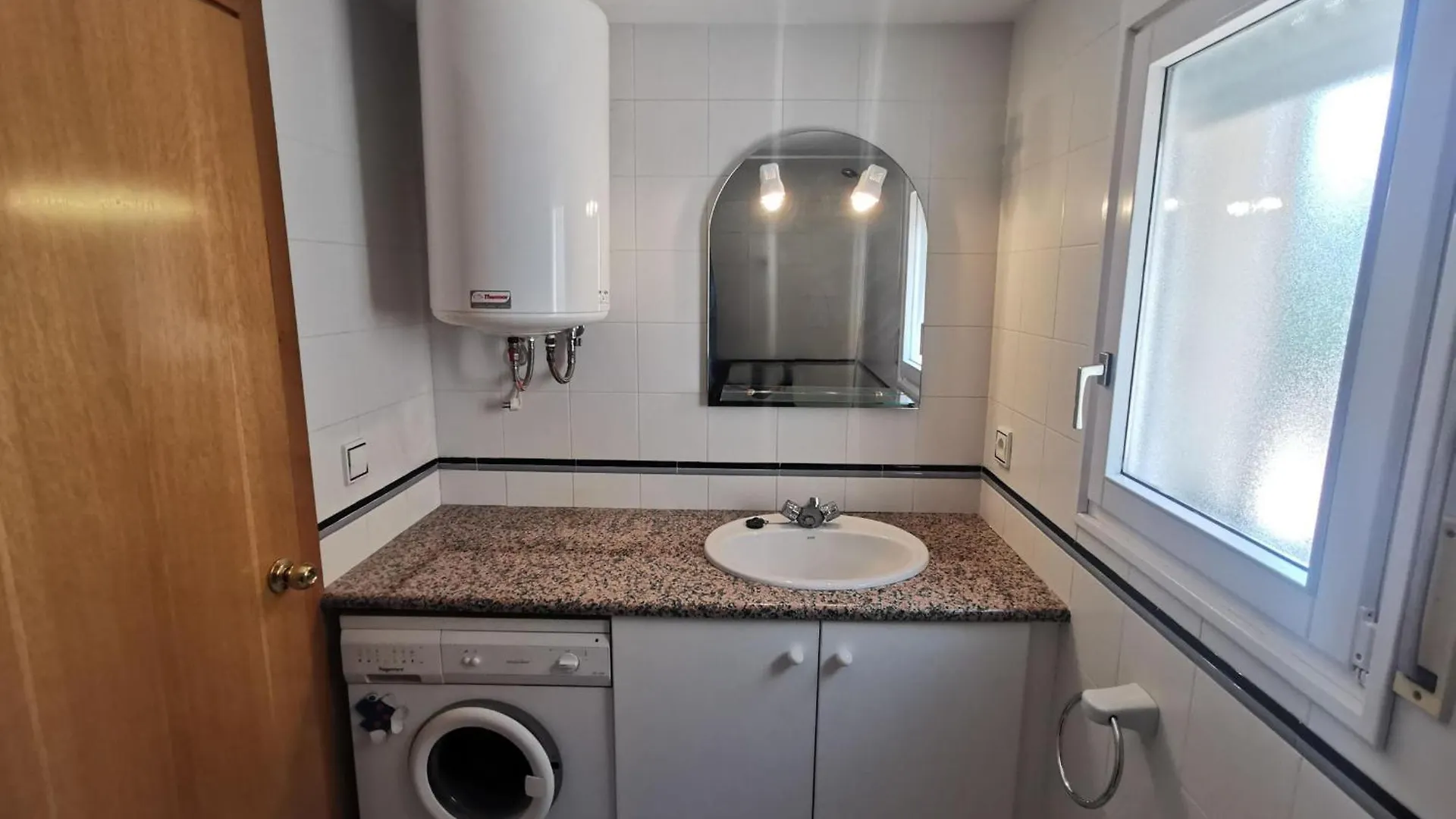 Apartmán Apartamento Encantador Cerca De La Playa Con Terraza En Llanca, Sant Carles - Es-89-119