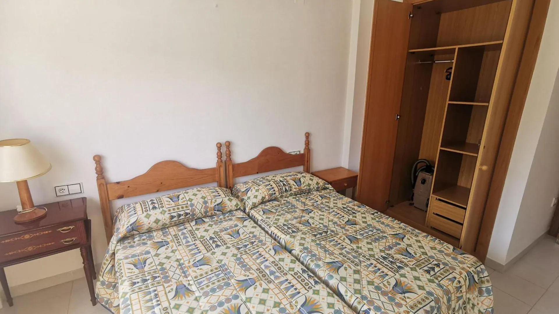 Apartmán Apartamento Encantador Cerca De La Playa Con Terraza En Llanca, Sant Carles - Es-89-119